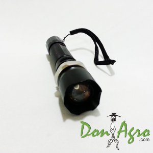 Linterna LED con zoom recargable